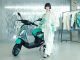 La stilista cinese Feng Chen Wang reinterpreta lo scooter elettrico Piaggio 1