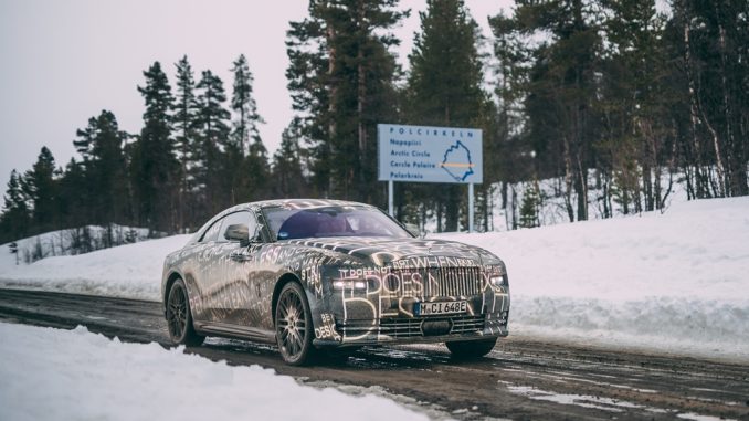 La Rolls-Royce Spectre elettrica conclude i test invernali a 55 km dal Circolo Polare Artico