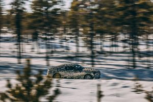 La Rolls-Royce Spectre elettrica conclude i test invernali a 55 km dal Circolo Polare Artico