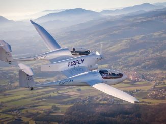 L’aereo HY4 di H2FLY a idrogeno vola da Stoccarda a Friedrichshafen