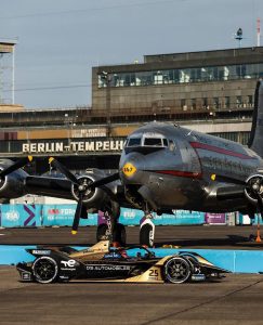 Formula E, Berlin E-Prix. L’aereo storico decolla al passaggio di Vergne