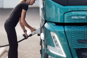 DHL ordina 44 camion elettrici a Volvo Trucks