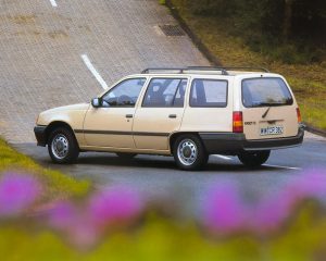 Nuova Opel Astra Sports Tourer la station wagon con una lunga storia di successo