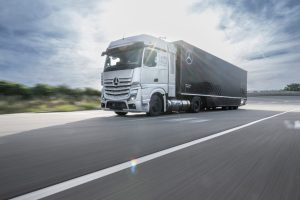 Da Mercedes Benz Trucks, test di camion a fuel cell a idrogeno liquido