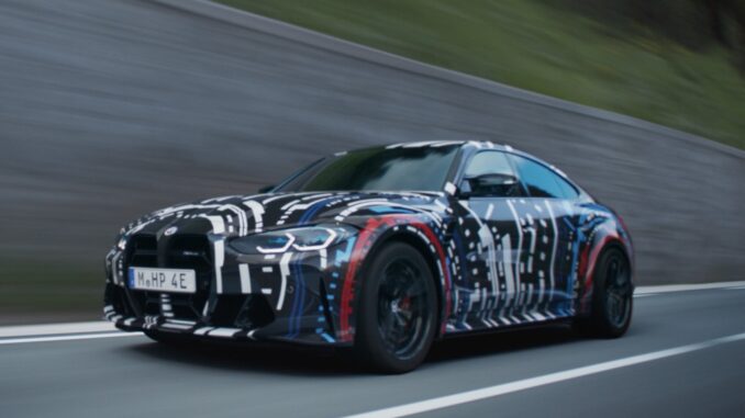 BMW prova veicoli elettrici ad alte prestazioni con quattro motori