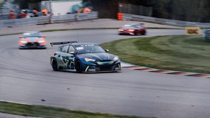 Cupra EKS e Adrien Tambay FIA ETCR sono campioni della Coppa del Mondo eTouring Car