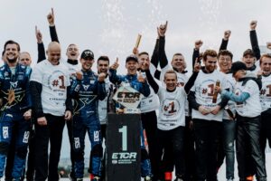 Cupra EKS e Adrien Tambay FIA ETCR sono campioni della Coppa del Mondo eTouring Car