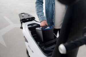 Lo scooter elettrico “EM1 e:” è la novità Honda 2023 presentata all’EICMA