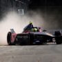 Oliver Rowland, Mahindra Racing, Mahindra M9Electro
Oversteers on dusty track
