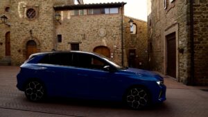 Alla scoperta dei borghi dell’Umbria con Opel Astra Plug-in Hybrid