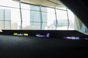 Larghezza del parabrezza come head-up display con BMW Panoramic Vision