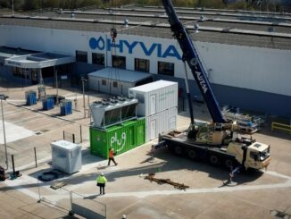 Primo elettrolizzatore nello stabilimento HYVIA di Flins, in Francia