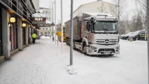 Trattore Mercedes Benz eActros dal circolo polare artico a Stoccarda