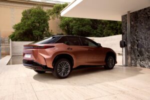 Lexus prepara il lancio del modello RZ a Barcellona