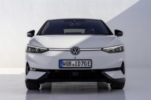 Volkswagen ID.7, la berlina elettrica di grande autonomia