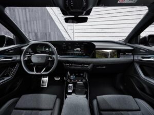 L’interno di Audi Q6 e-tron è palcoscenico digitale