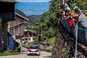 Gli scandinavi vincono la gara di Opel Corsa e-Rally nelle Alpi francesi