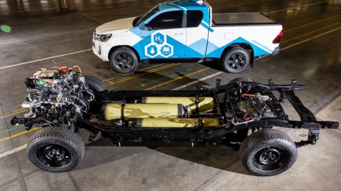 Toyota svela in Gran Bretagna il prototipo Hilux elettrico a fuel cell