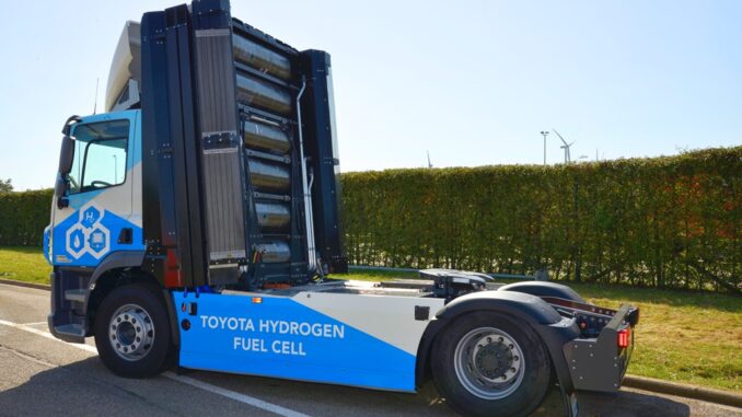 Camion a fuel cell da VDL Groep per la logistica europea di Toyota