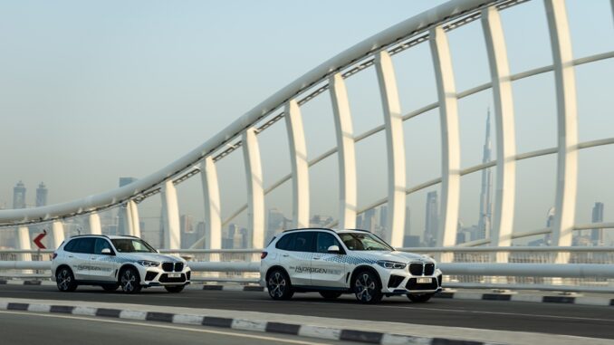 Test nel deserto della BMW iX5 Hydrogen