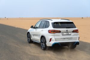 Test nel deserto della BMW iX5 Hydrogen