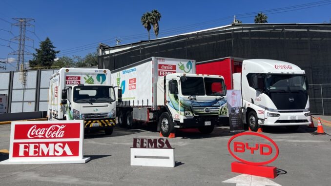 Coca Cola trasportata in Messico con i camion elettrici BYD