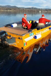 Quando il soccorso arriva dai Babbi Natale sulla barca elettrica Giulietta