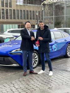 Toyota consegna i veicoli sostenibili per i Giochi di Parigi 2024