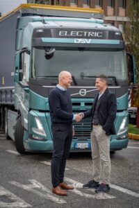 DSV prova i camion elettrici di Volvo Trucks