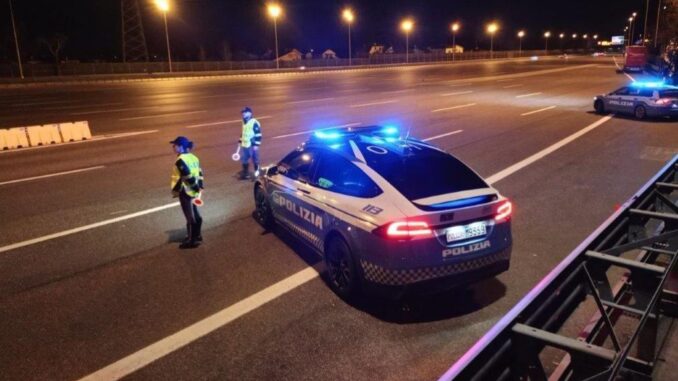 Tesla Model X in servizio di pattuglia alla Polizia Stradale