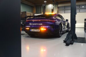 La nuova Porsche Taycan Turbo GT debutta come Safety Car di Formula E a Berlino