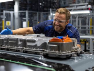 Batterie ad alta tensione per la nuova BMW iX5 assemblate nello stabilimento BMW Group di Woodruff