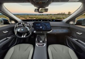 Estroversa, inconfondibile e completamente elettrica, è la nuova BMW iX4