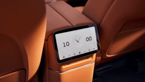 Xpeng svela il SUV G9L a Parigi e apre gli ordini per il mercato europeo